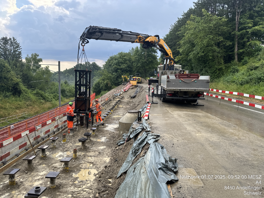 Vorarbeiten Weinlandbrücke: Pfahlprüfungen Schutztunnel